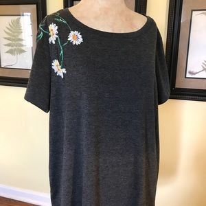 Dark Grey boutique style tee shirt  with daisies